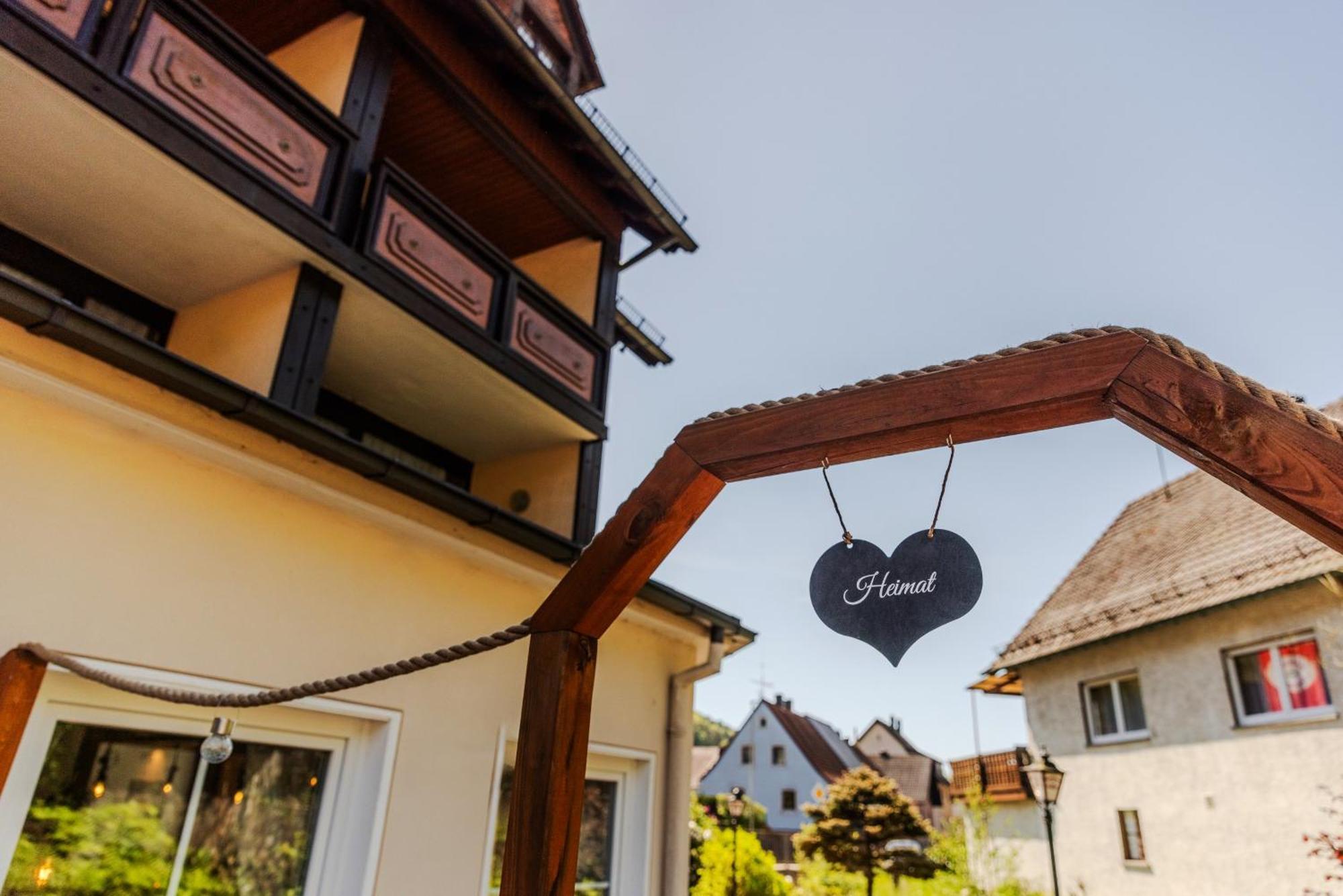 Landgasthof Zur Linde Heimbuchenthal エクステリア 写真