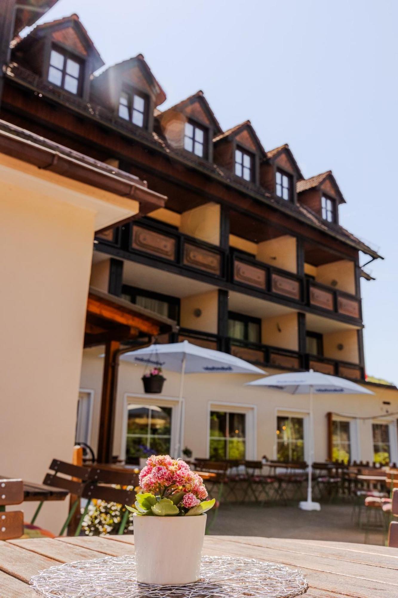 Landgasthof Zur Linde Heimbuchenthal エクステリア 写真