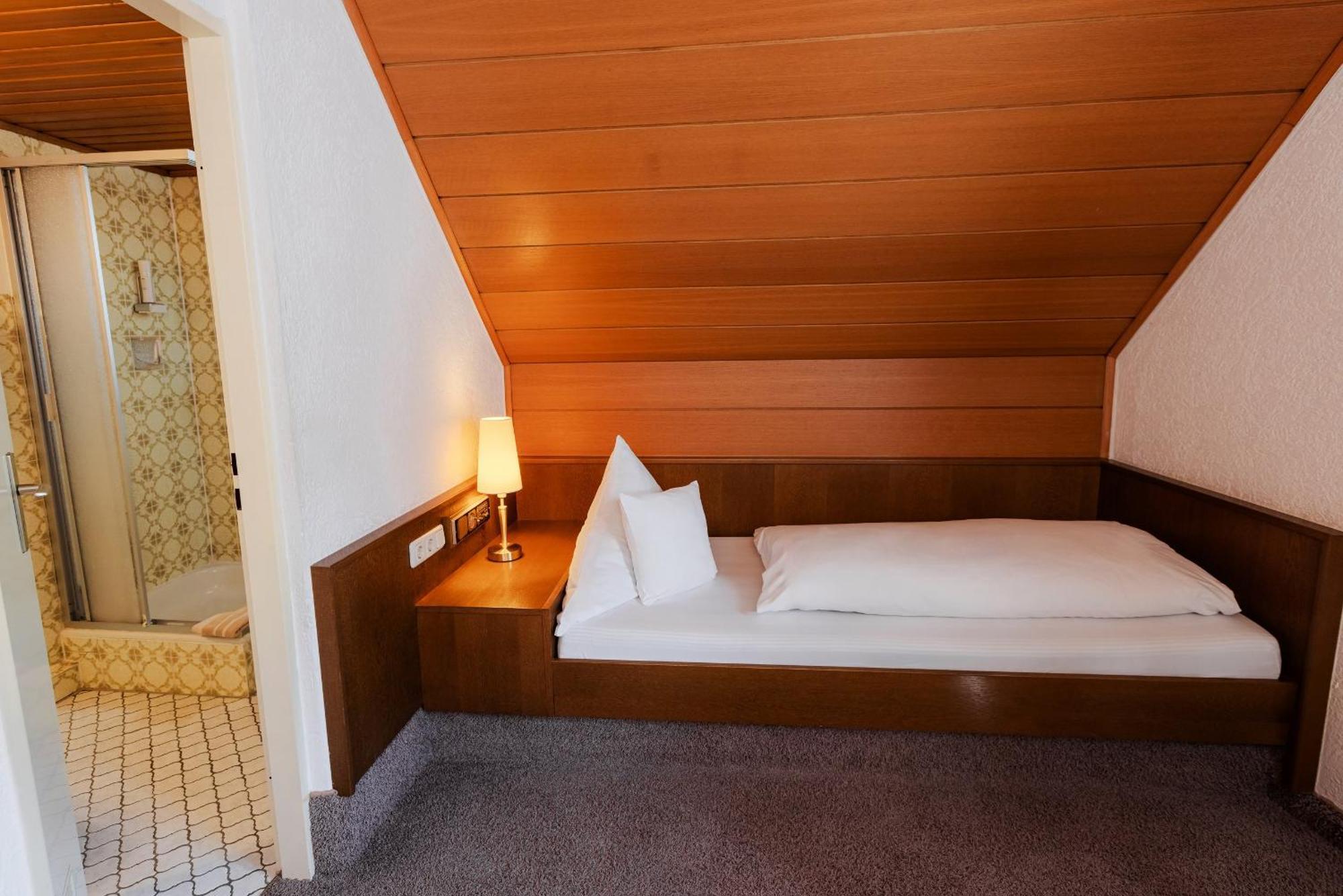 Landgasthof Zur Linde Heimbuchenthal エクステリア 写真