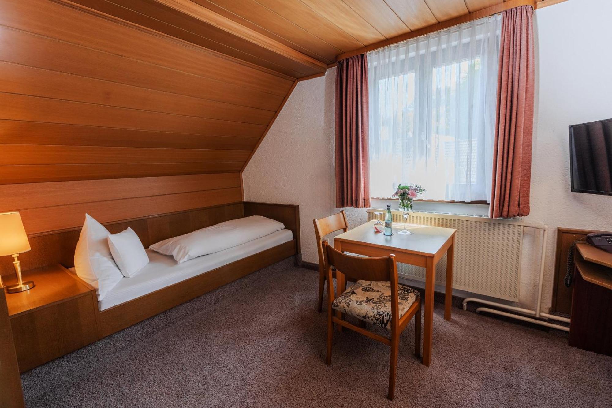 Landgasthof Zur Linde Heimbuchenthal エクステリア 写真