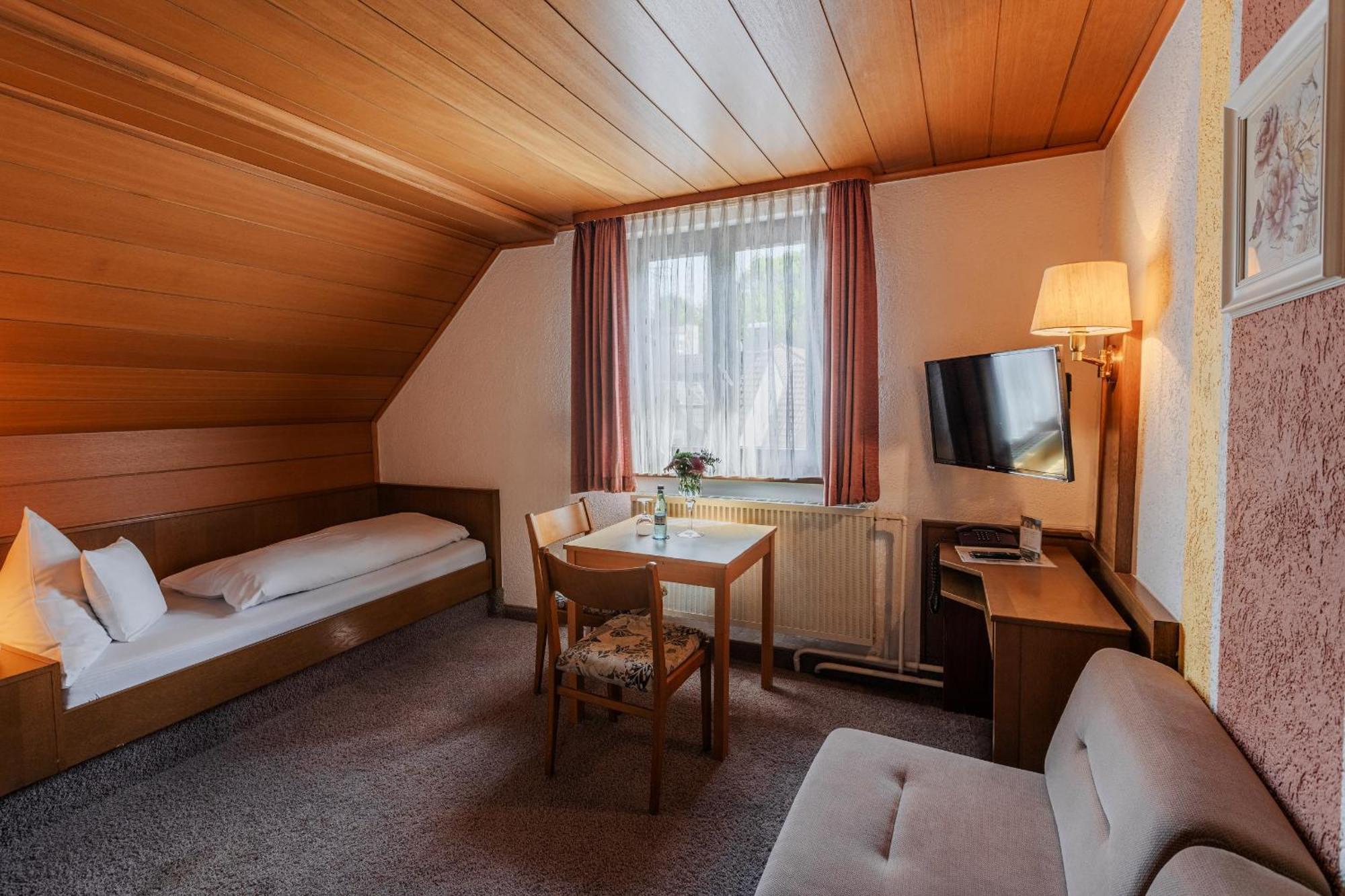 Landgasthof Zur Linde Heimbuchenthal エクステリア 写真