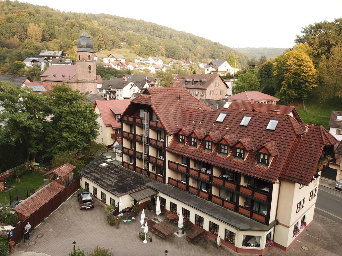 Landgasthof Zur Linde Heimbuchenthal エクステリア 写真